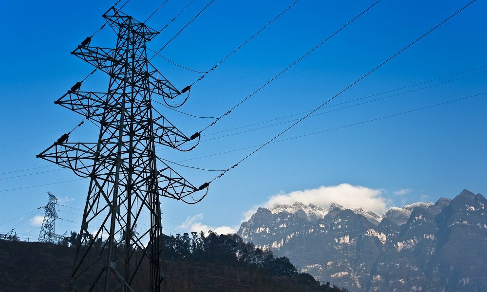 Elektryfikacja Elektryfikacja transportu, przemysłu i budownictwa może zredukować emisję CO2 o 60% – raport Eaton