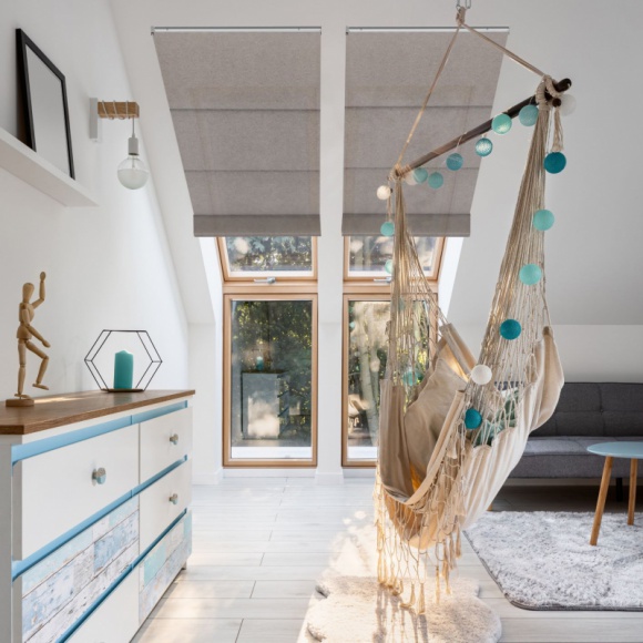 Rozwiązania aranżacyjne do okien dachowych od Marcin Dekor.